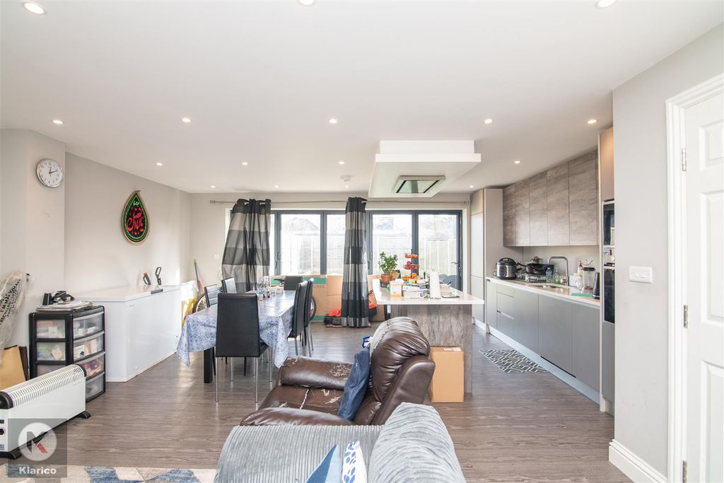 Property photo 2 of 15 Brooklands-7.Jpg
