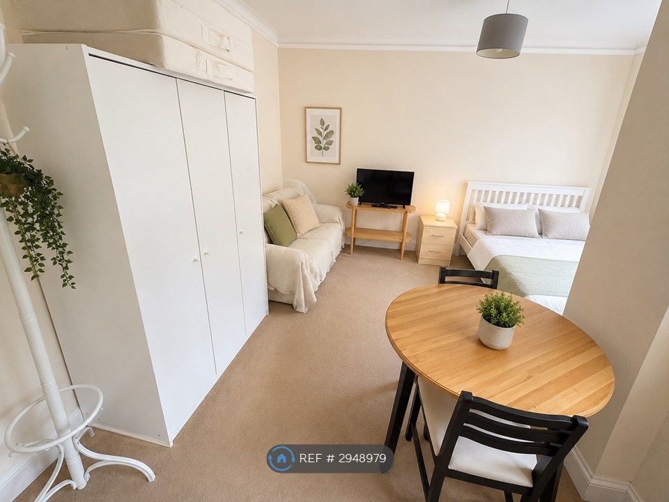 Property photo 1 of 9 Bedroom