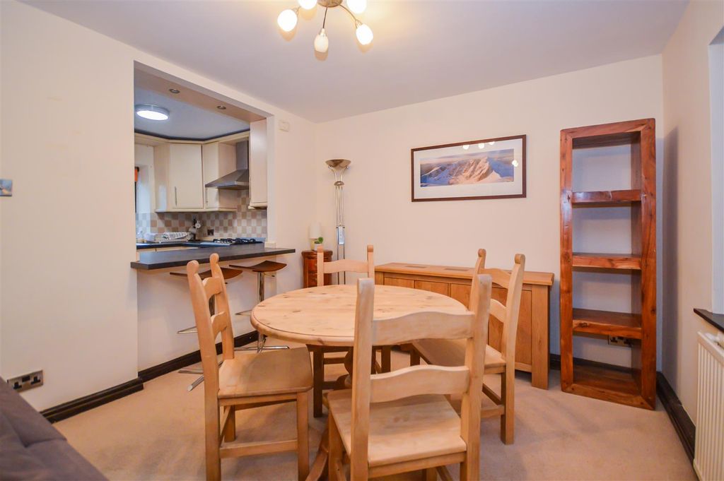 Property photo 3 of 9 Living/Dining Room