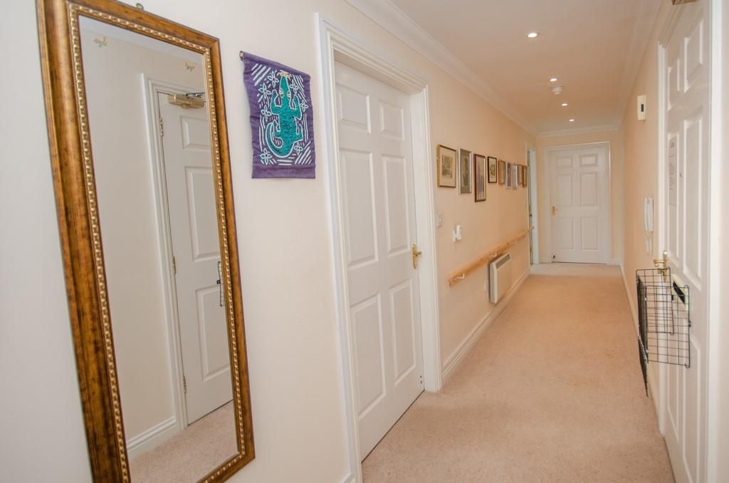 Property photo 2 of 18 Entrance Hall.Jpg