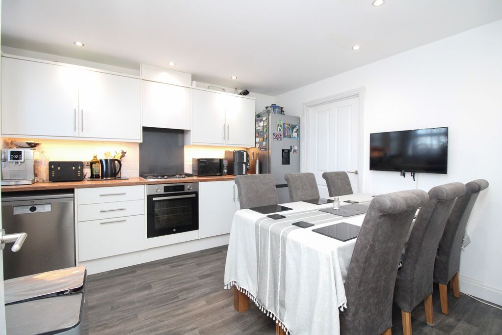 Property photo 3 of 17 Kitchen/Diner