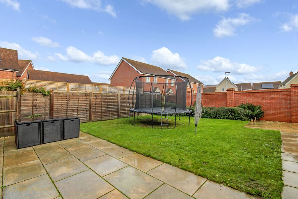 Property photo 3 of 17 Garden