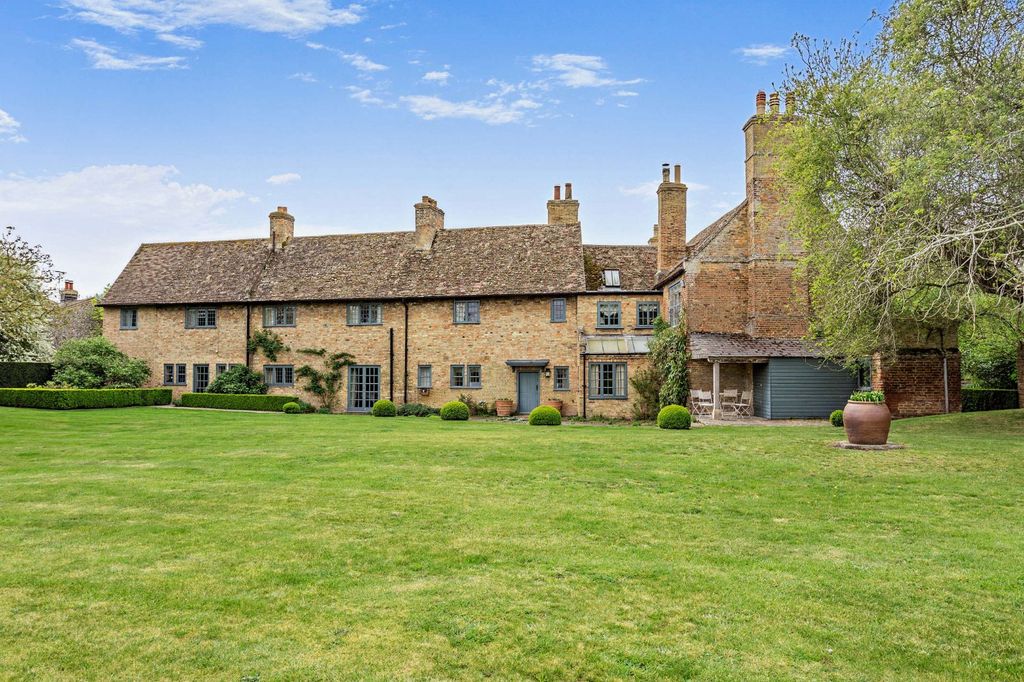 Property photo 2 of 18 The Manor House