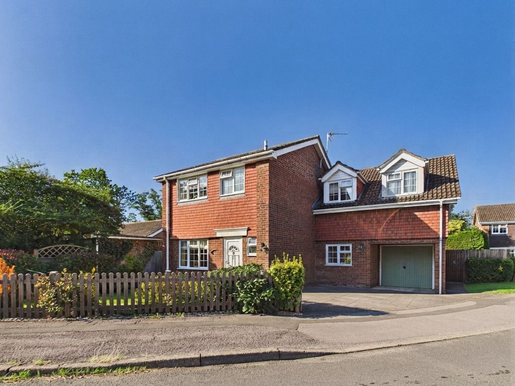Property photo 1 of 15 Cam03624G0-Pr0261-Still054-001