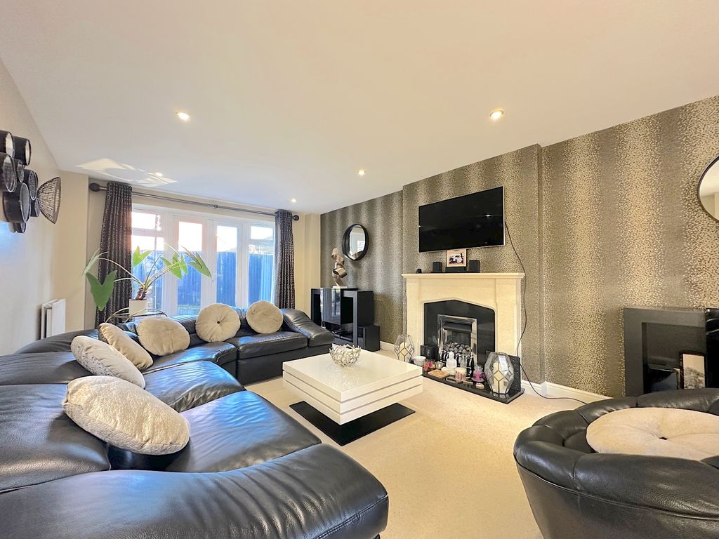 Property photo 3 of 32