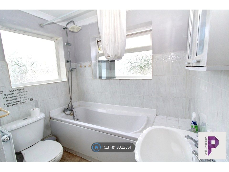 Property photo 2 of 17 Bathroom