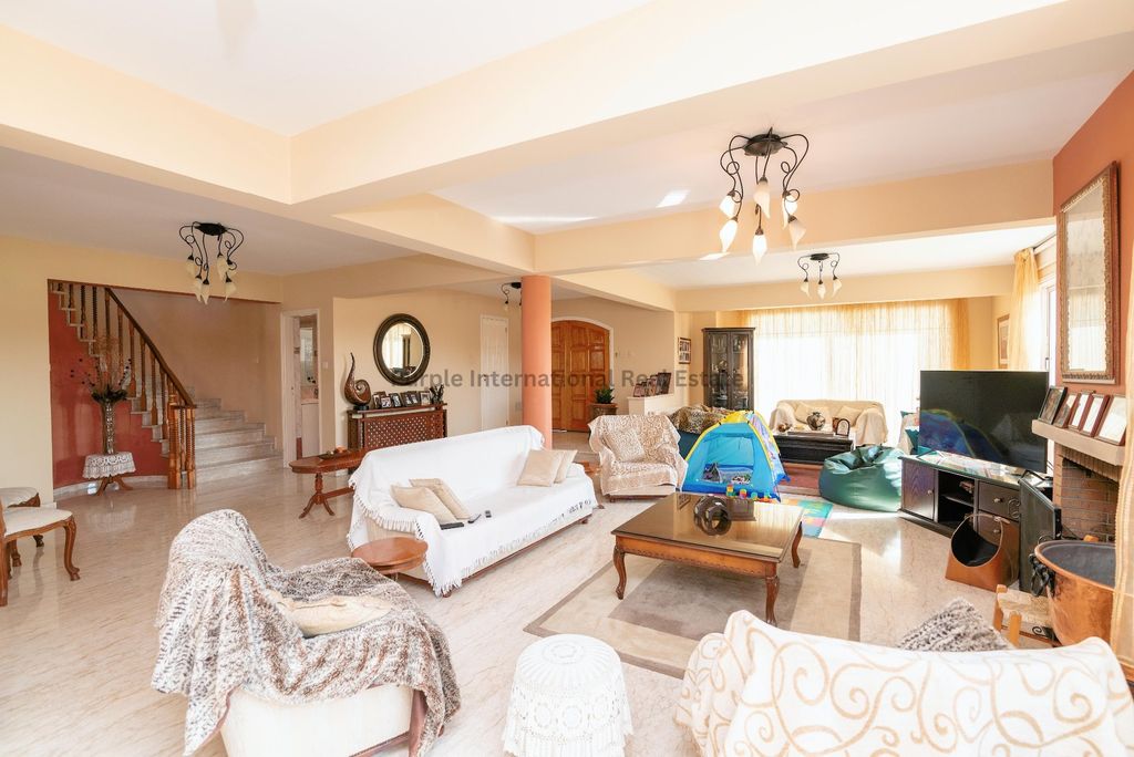 Property photo 2 of 43