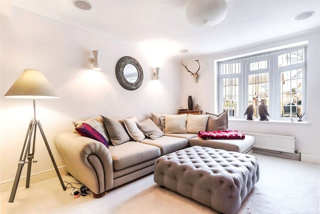 Property photo 2 of 8 Picture No. 15