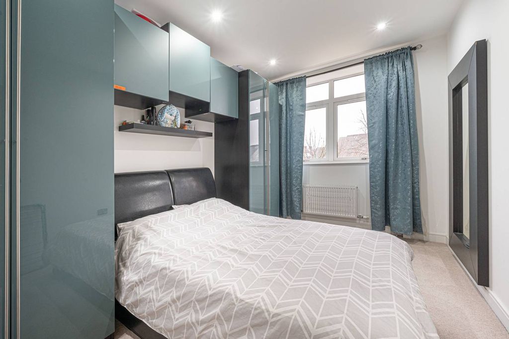 Property photo 2 of 8