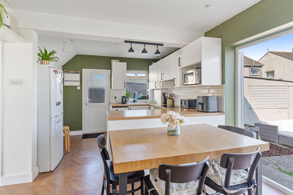 Property photo 2 of 14 Kitchen Diner 3.Jpg
