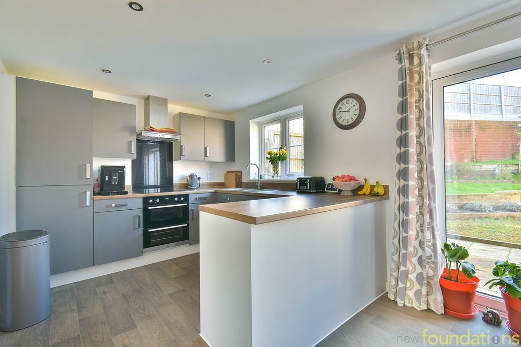 Property photo 2 of 23