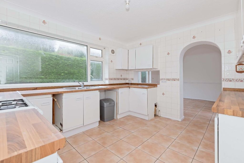Property photo 3 of 15 Kipling Ave_7.Jpg