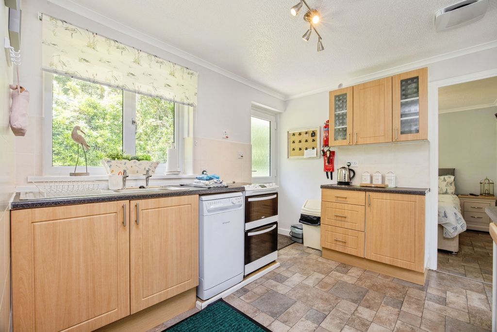 Property photo 2 of 17 Kitchen