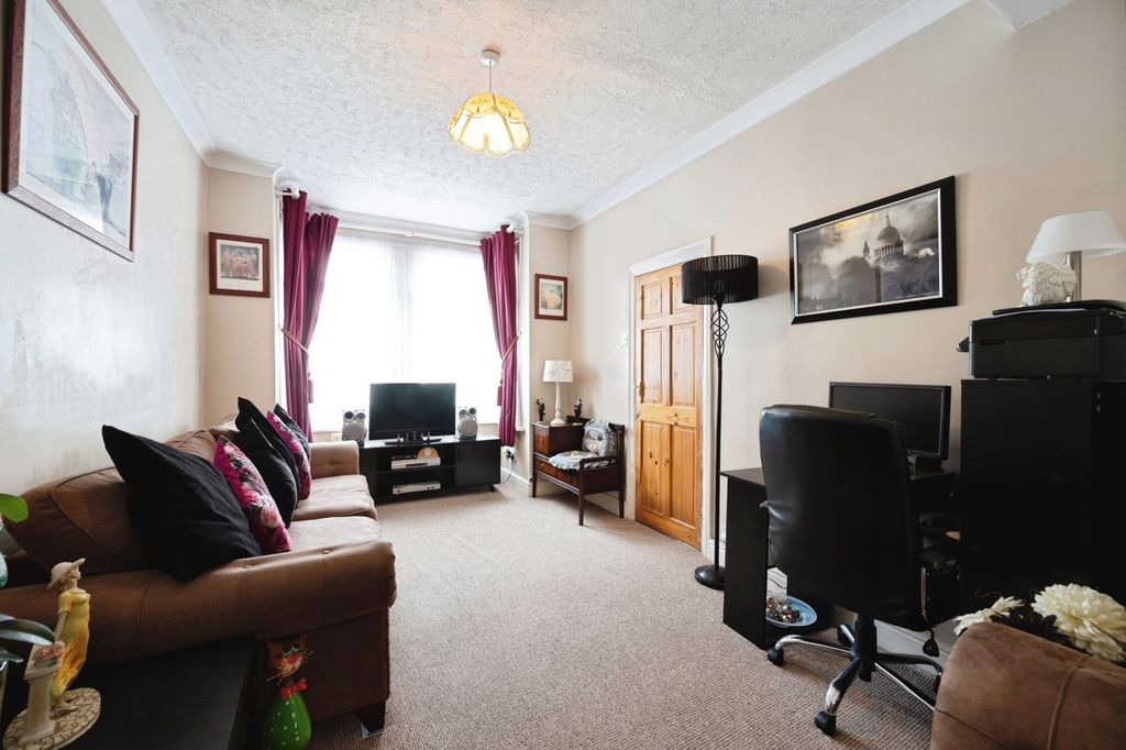 Property photo 2 of 13 Photo