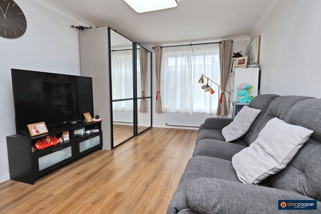 Property photo 2 of 21 4226924