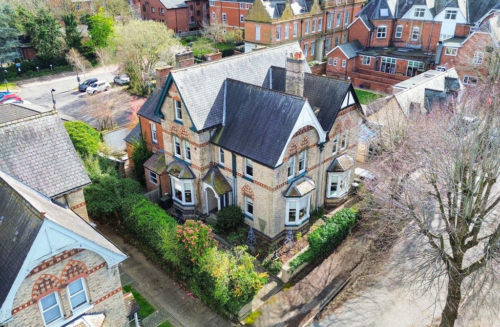 Property photo 1 of 43