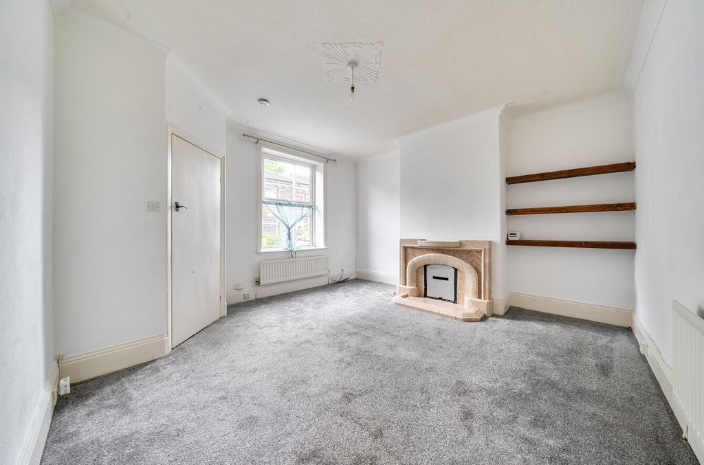 Property photo 2 of 15 1483714-2-6A42403...