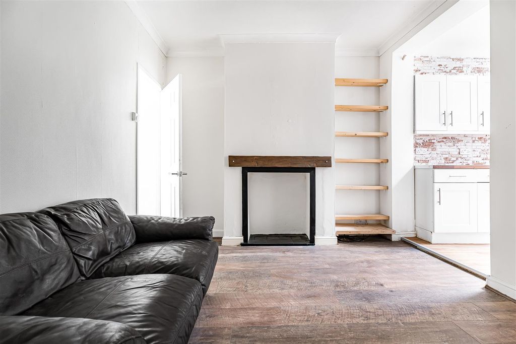 Property photo 2 of 14 2