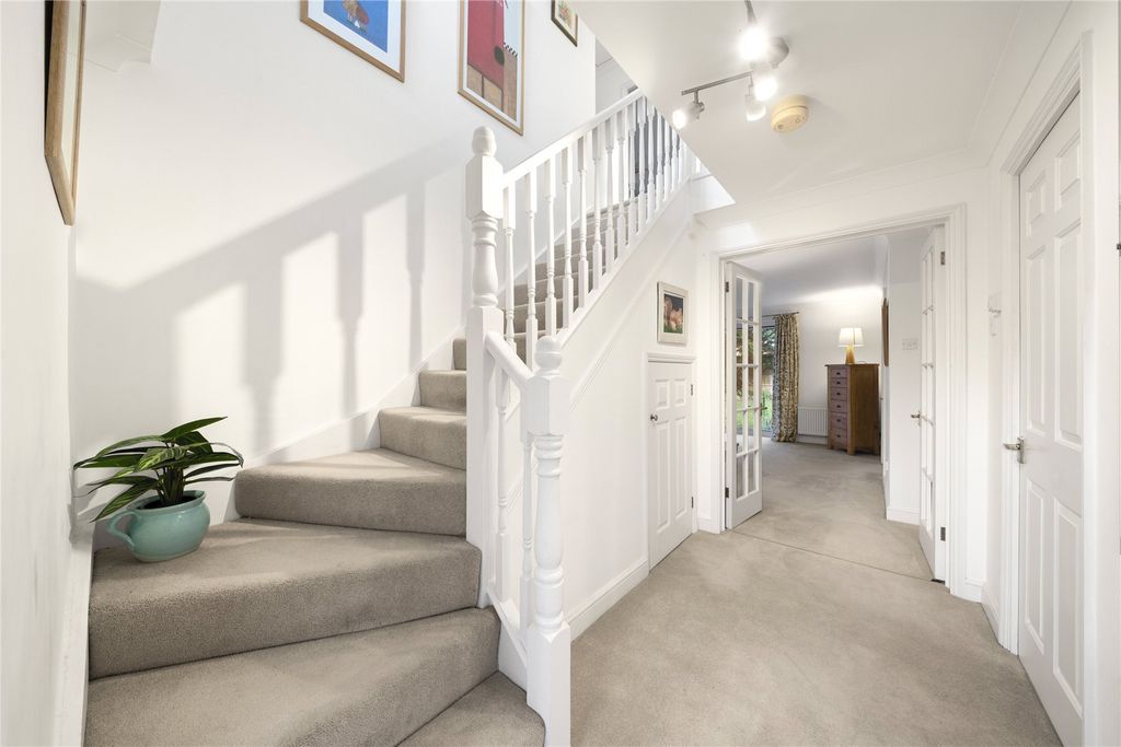 Property photo 2 of 13 Entrance Hall