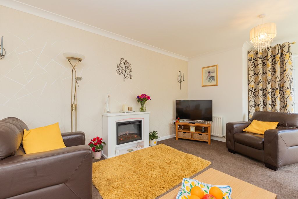 Property photo 2 of 31