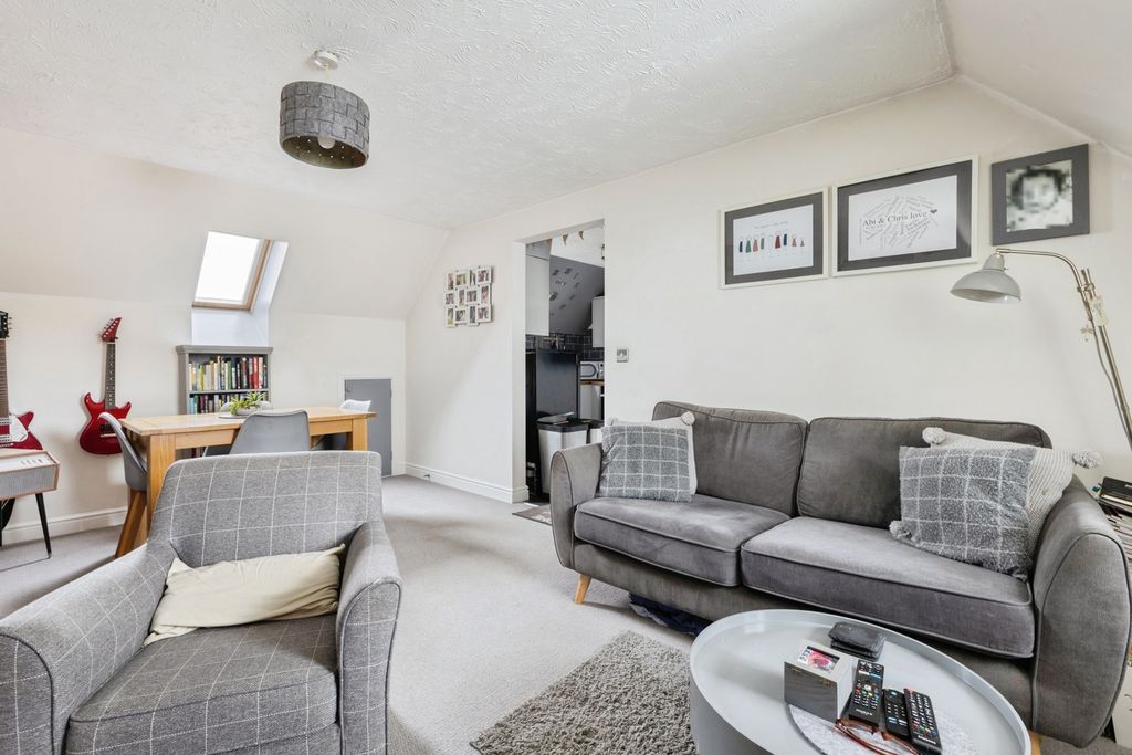 Property photo 3 of 12 Pbox-Img.Jpg