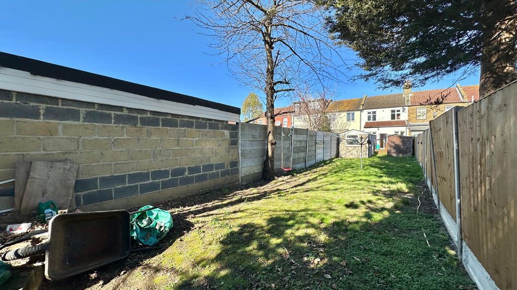 Property photo 2 of 19