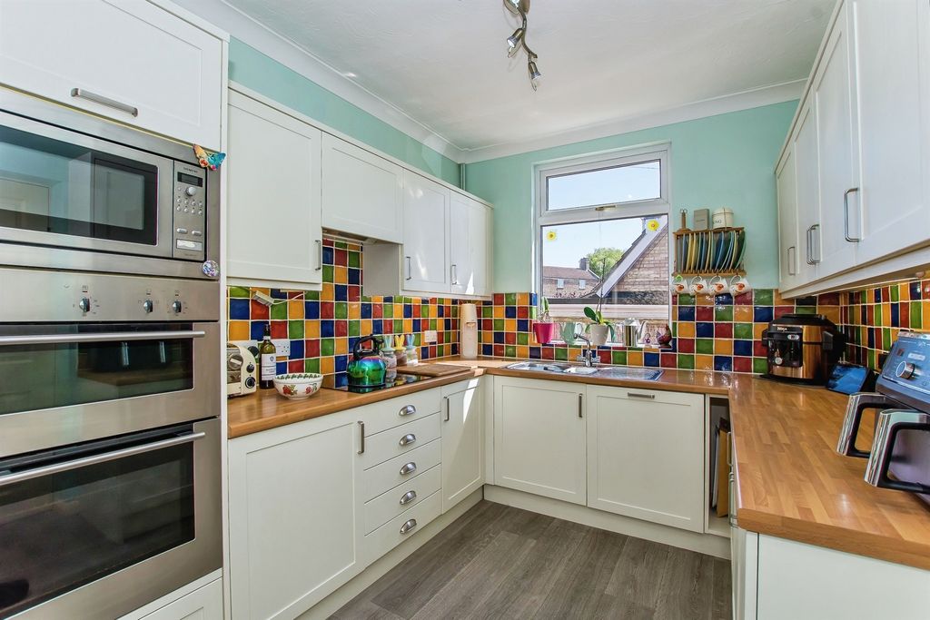 Property photo 3 of 17