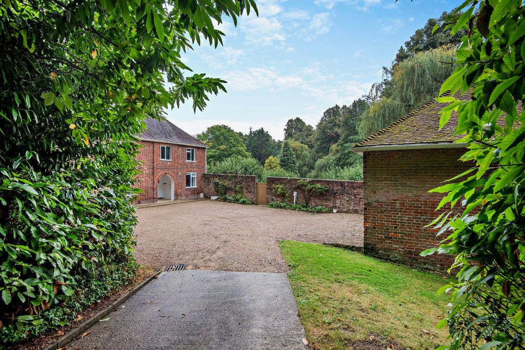 Property photo 2 of 14 Entrance