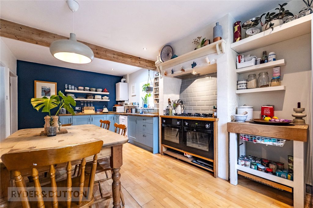 Property photo 3 of 24 Dining Kitchen