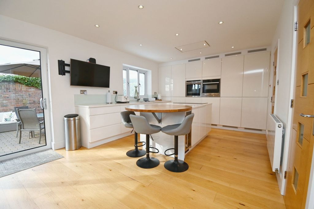 Property photo 3 of 30