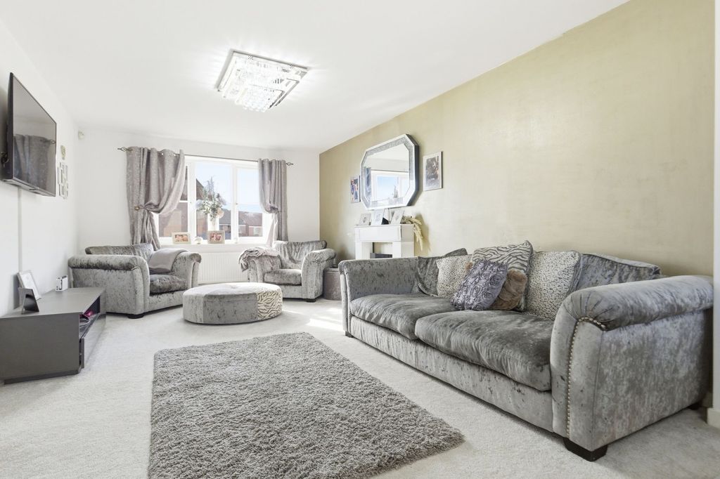 Property photo 2 of 20