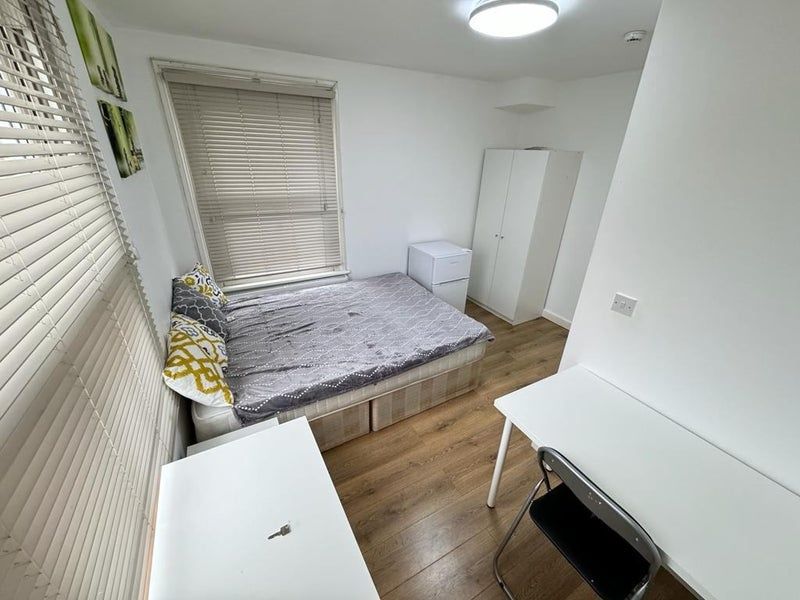 Property photo 2 of 5 Bright And Tidy Double Bedroom Featuring A Comfort...