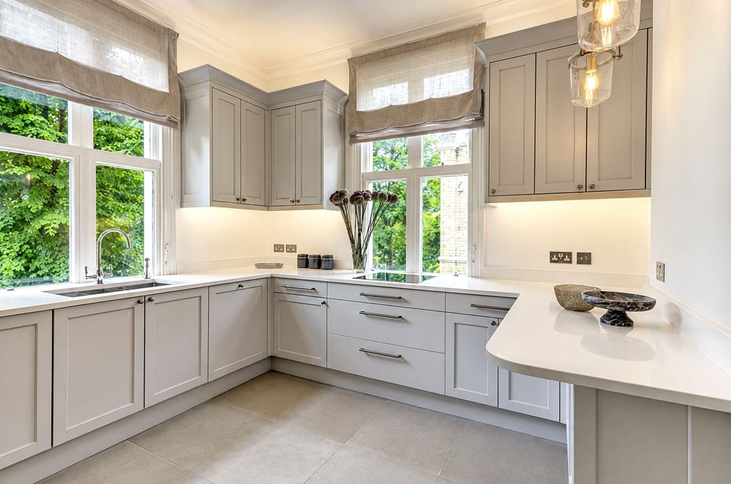 Property photo 1 of 10 Kitchen