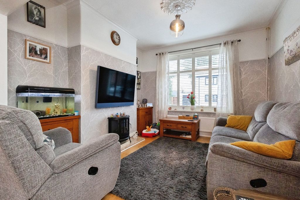 Property photo 3 of 16 Pbox-Img.Jpg