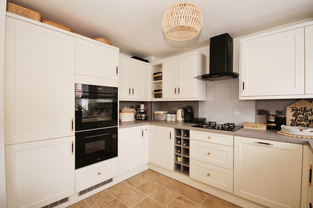 Property photo 2 of 14 Kitchen