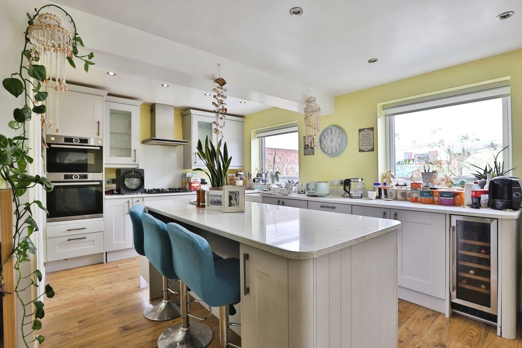 Property photo 3 of 17 Pbox-Img.Jpg