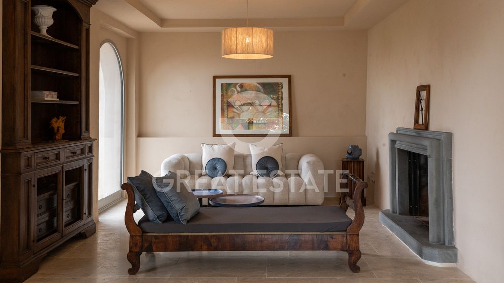 Property photo 2 of 56 Interiors