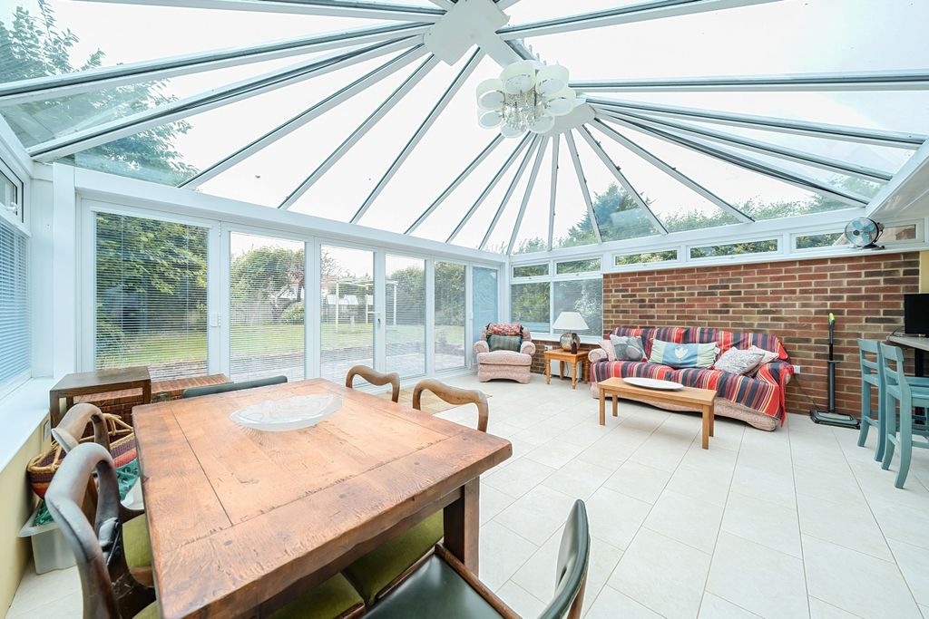 Property photo 3 of 18 Orangery