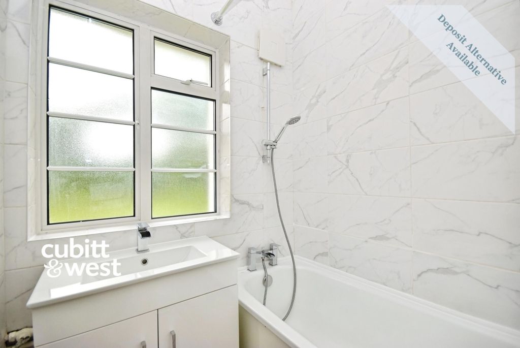 Property photo 3 of 16 Bathroom