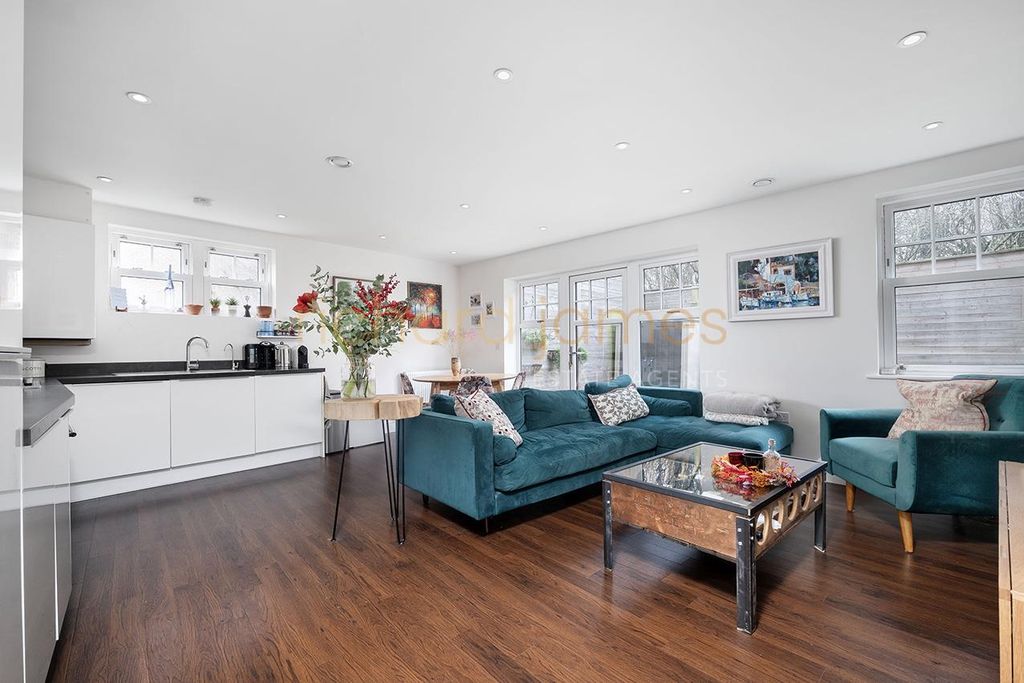 Property photo 2 of 14 W03.Jpg