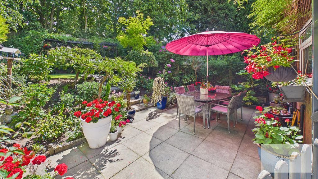 Property photo 2 of 32 Rear Garden