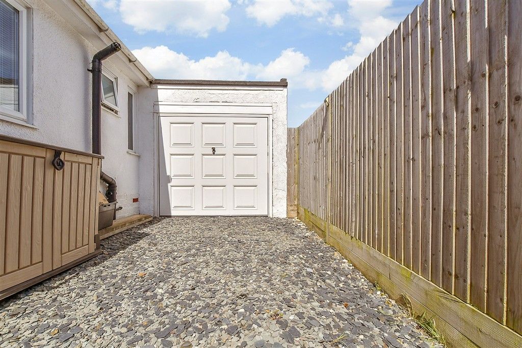 Property photo 3 of 15 Garage
