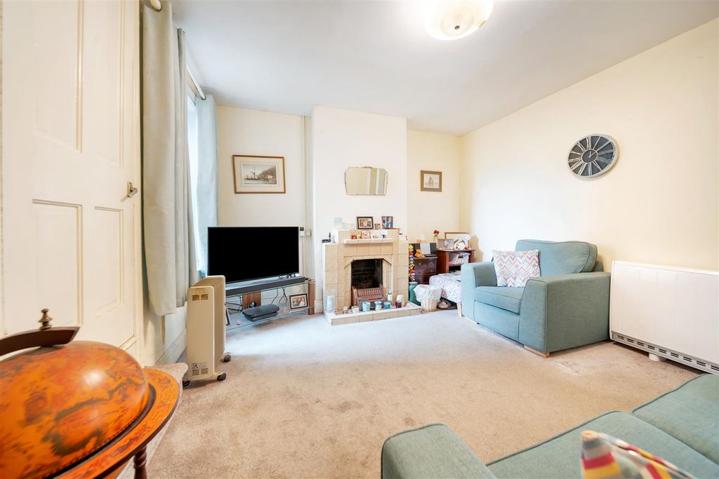 Property photo 3 of 9 Salisbury Rd-9.Jpg