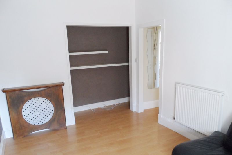 Property photo 3 of 8 Lounge