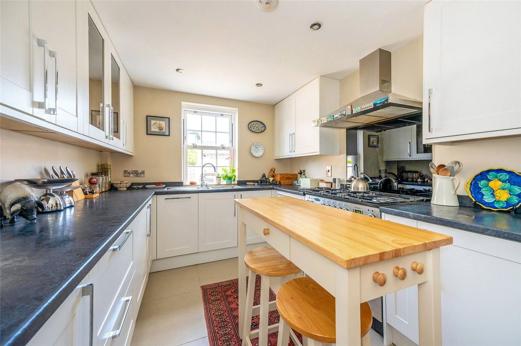 Property photo 3 of 14 Kitchen