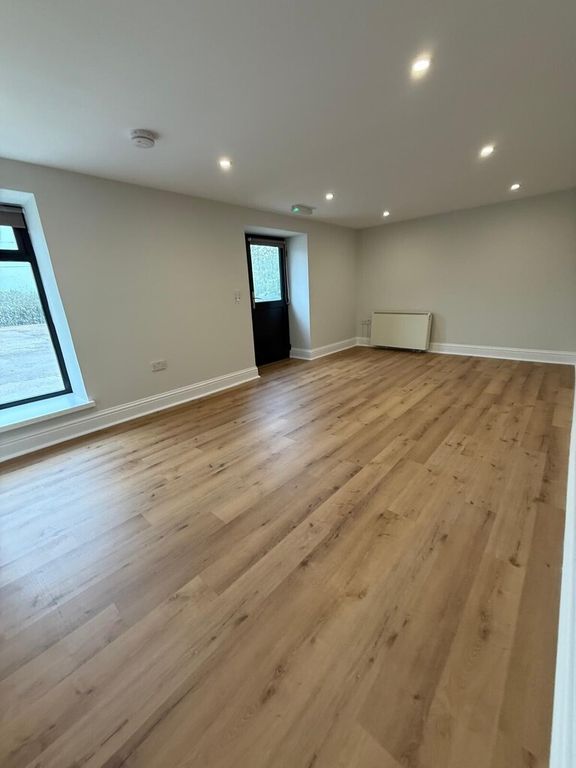 Property photo 2 of 8 Lounge