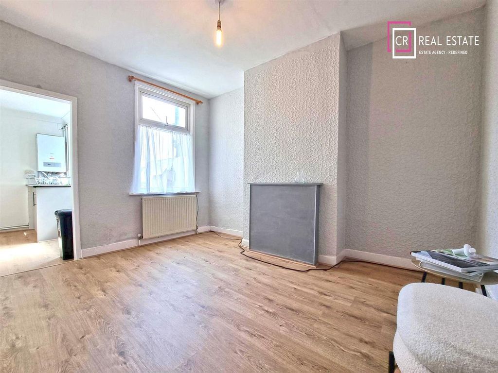 Property photo 3 of 5 Lounge