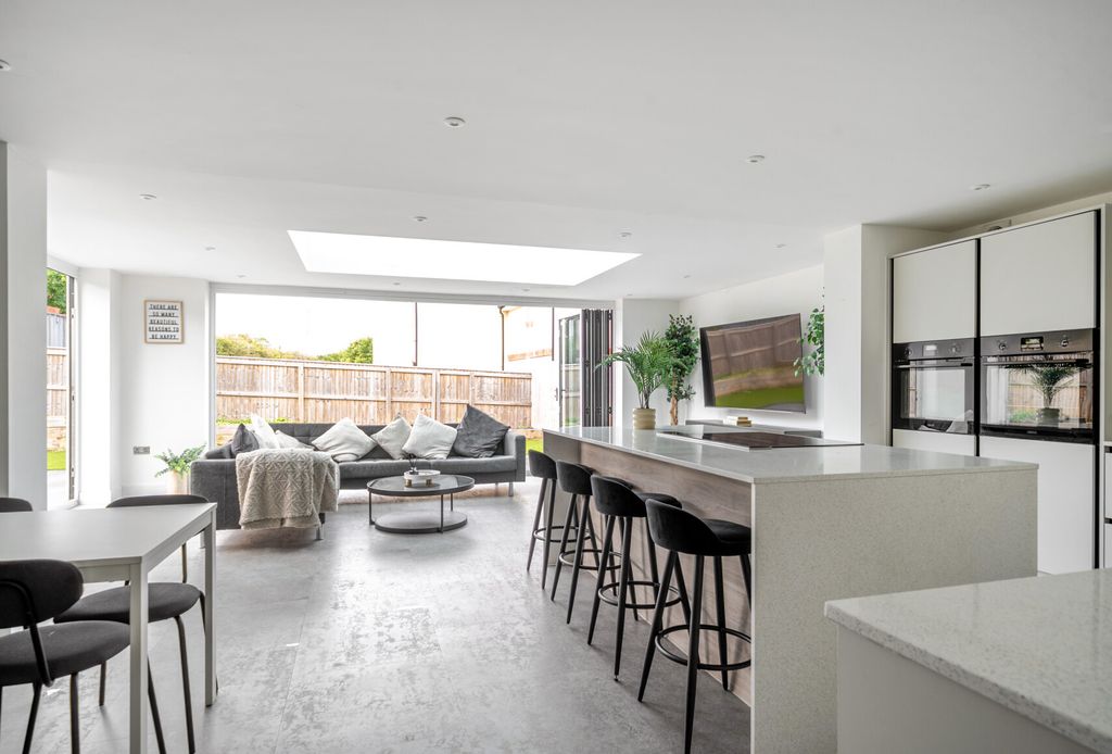 Property photo 1 of 22 1349487-7-68c01E3...