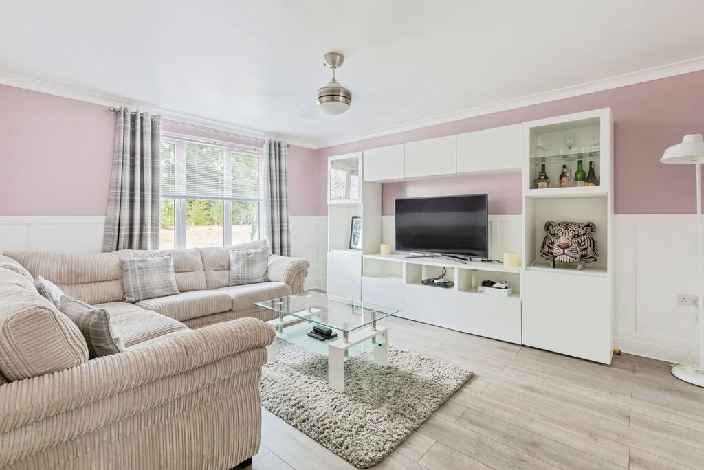 Property photo 3 of 18 Pbox-Img.Jpg