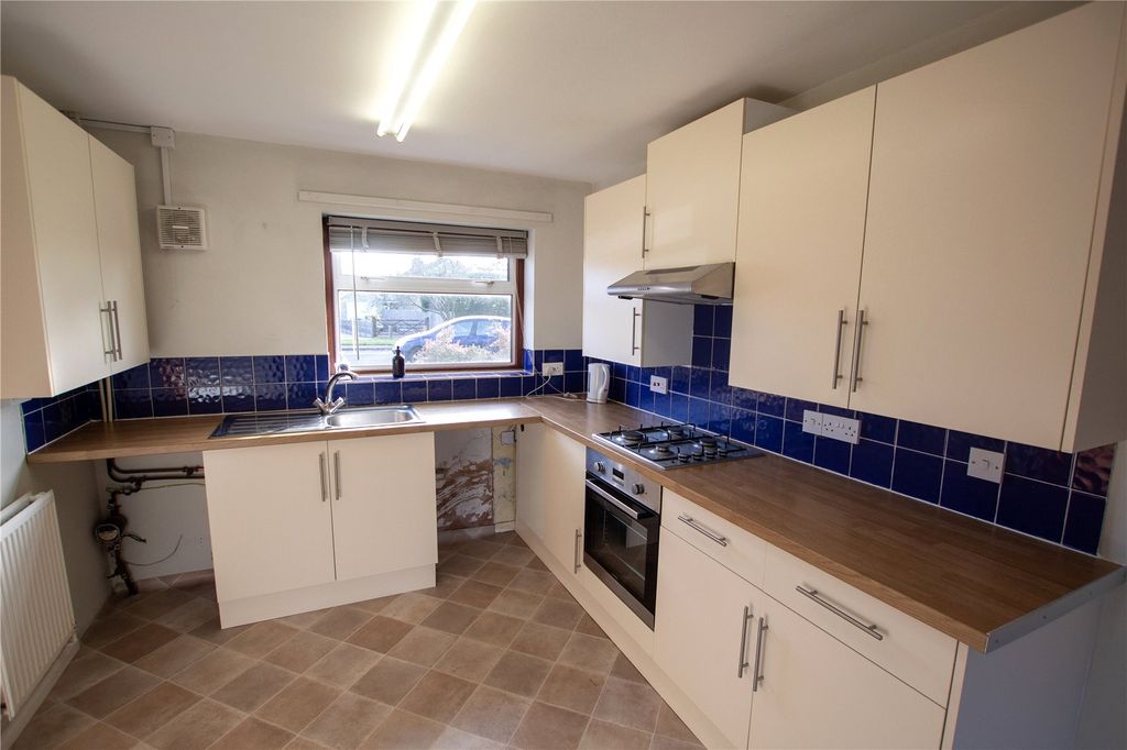 Property photo 2 of 18 Kitchen.